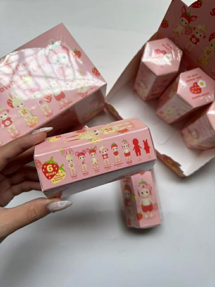 Image of Sonny Angel Strawberry Love Figure Blind Boxes (1 Piece)