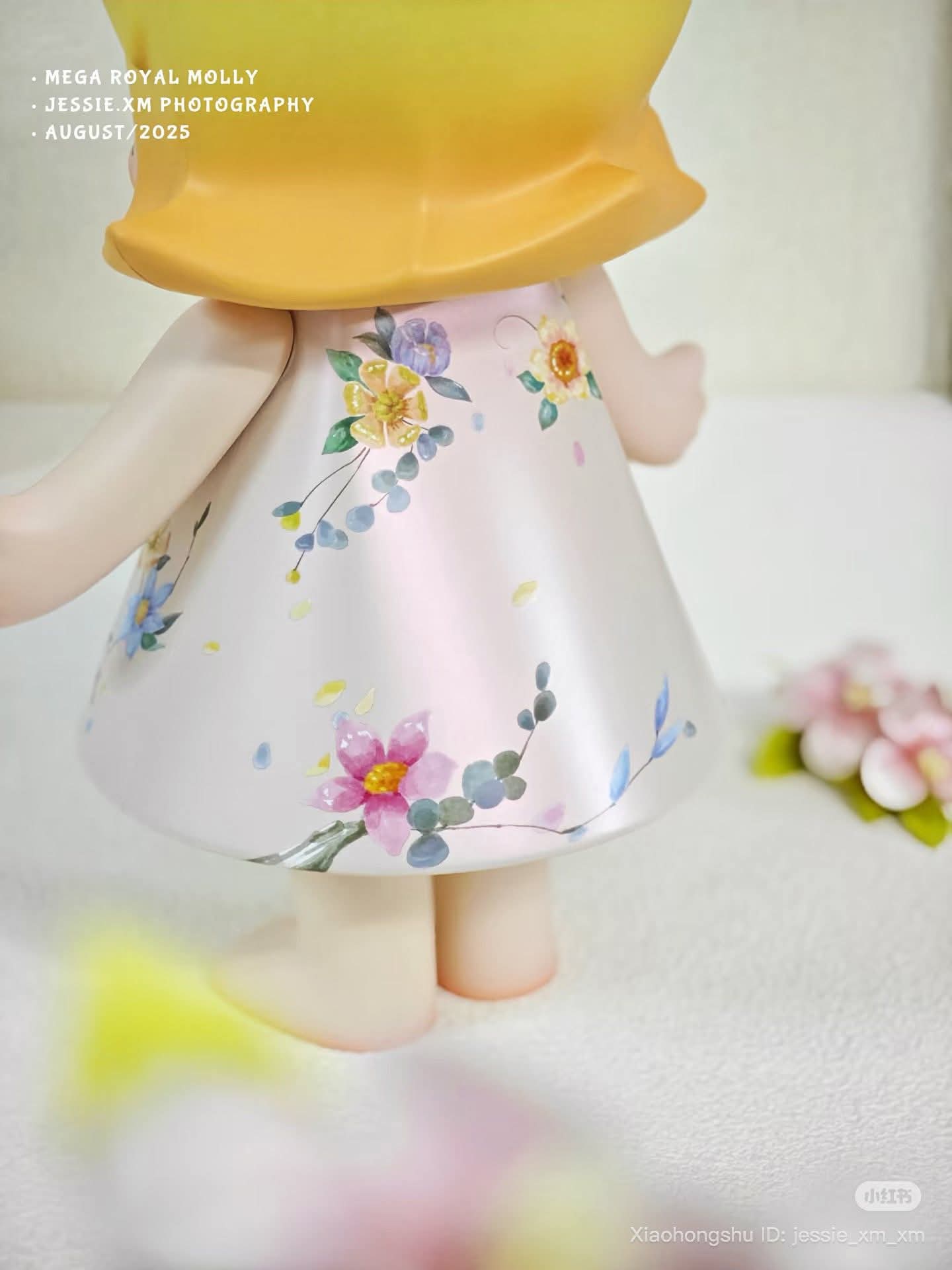 Image of Royal Molly Velvet Flower 400%